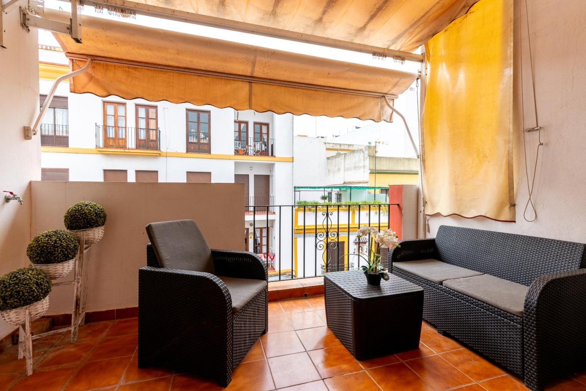 Aoa Casa Triana Familiar Con Terraza Apartment Seville Exterior photo
